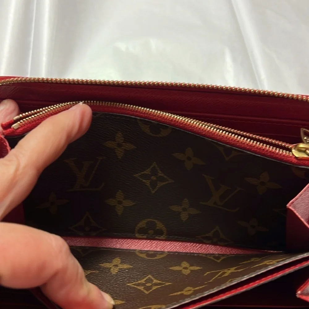 Louis Vuitton Monogram Retiro Cerese Zippy wallet. Comes with COA